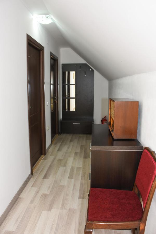 מלון קורטאה דה ארגס Tomis House מראה חיצוני תמונה