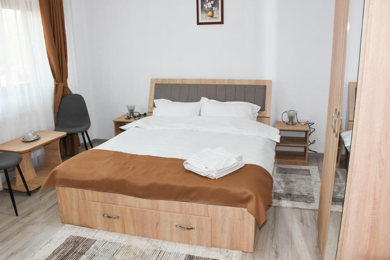מלון קורטאה דה ארגס Tomis House מראה חיצוני תמונה