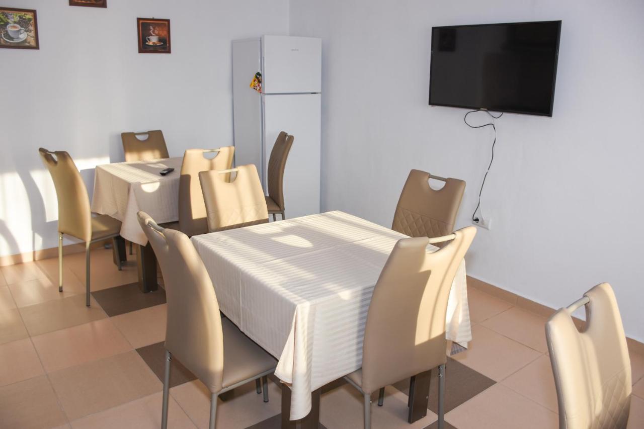 מלון קורטאה דה ארגס Tomis House מראה חיצוני תמונה