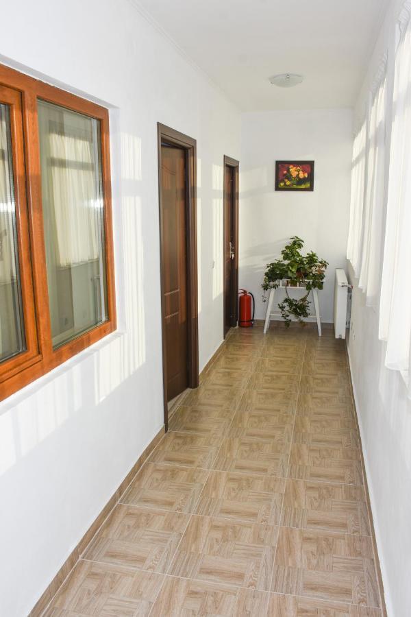 מלון קורטאה דה ארגס Tomis House מראה חיצוני תמונה