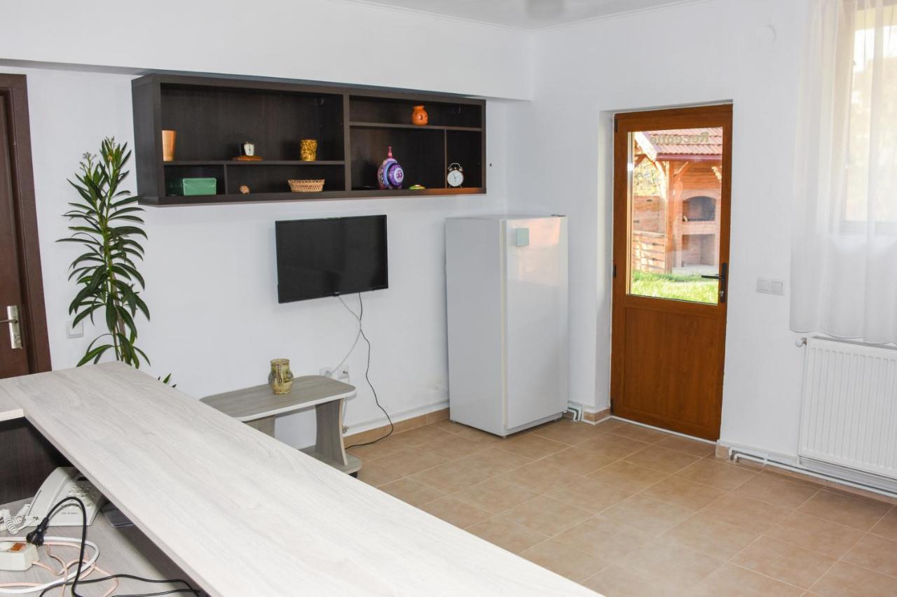 מלון קורטאה דה ארגס Tomis House מראה חיצוני תמונה