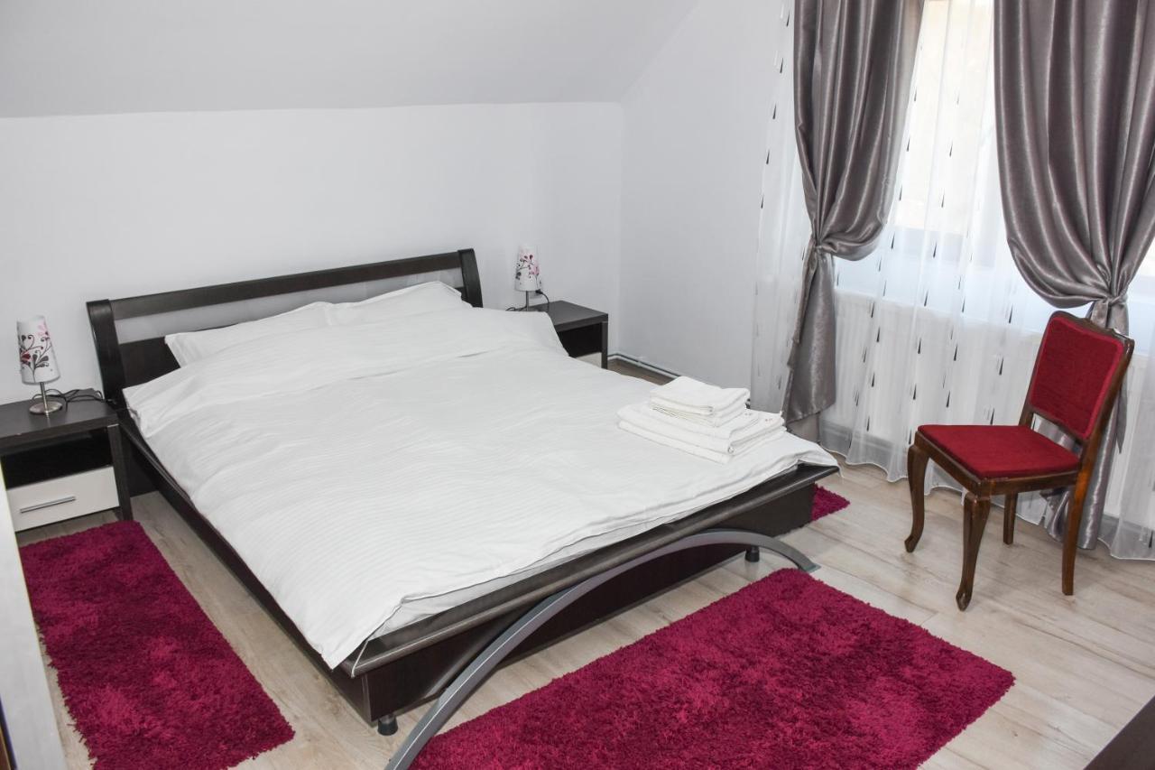 מלון קורטאה דה ארגס Tomis House מראה חיצוני תמונה