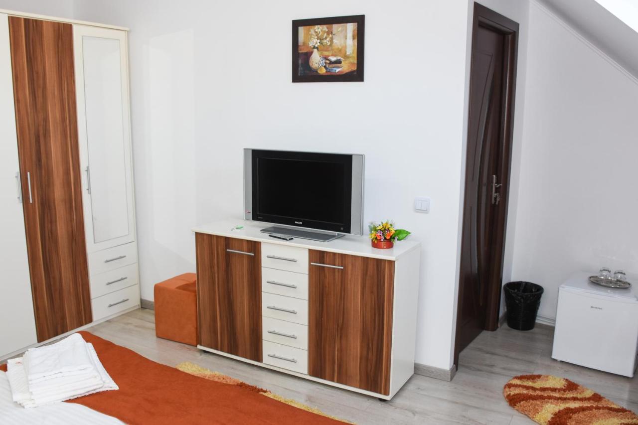 מלון קורטאה דה ארגס Tomis House מראה חיצוני תמונה