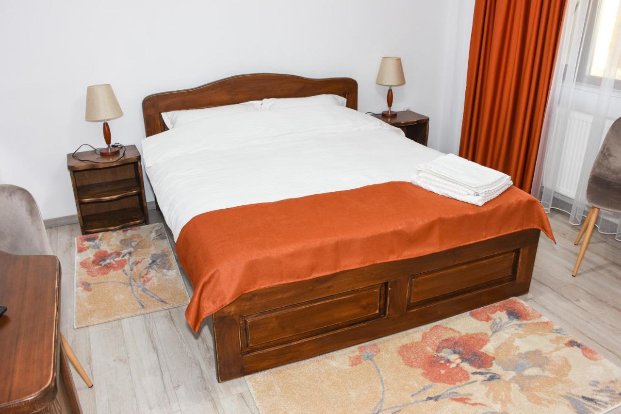 מלון קורטאה דה ארגס Tomis House מראה חיצוני תמונה