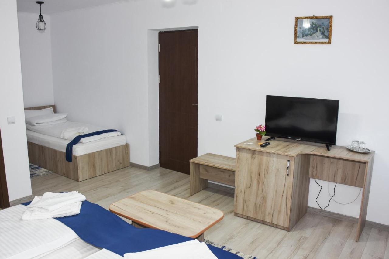 מלון קורטאה דה ארגס Tomis House מראה חיצוני תמונה