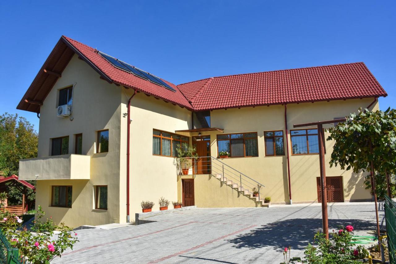 מלון קורטאה דה ארגס Tomis House מראה חיצוני תמונה